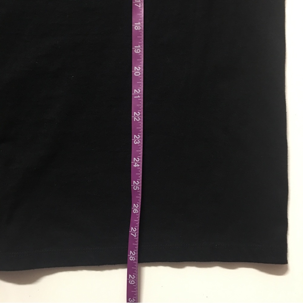 ‼️SOLD‼️Black Dog & Floral Embroidered T-Shirt - Picture 6 of 6